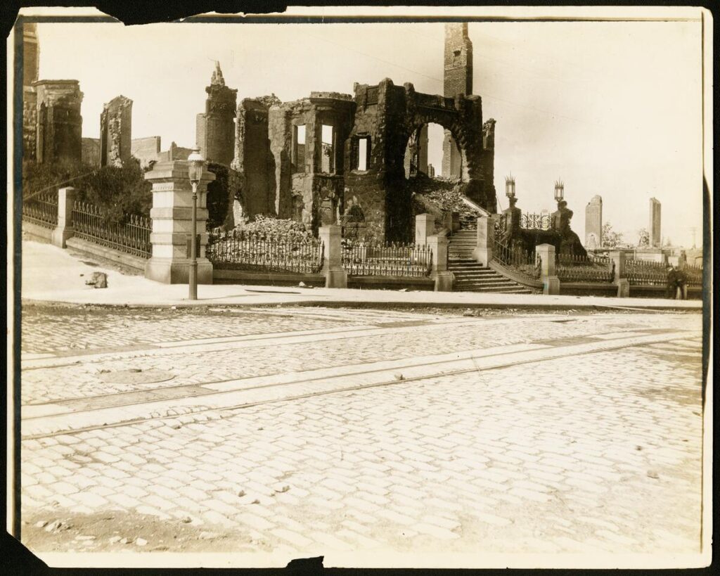 Image of the Crocker Mansion ruins in Nob Hill San Francisco after the 1906 earthquake fires.