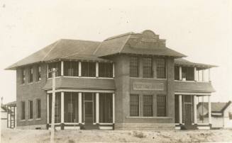 Black and white photo of the Presbyterian Sanatorium circa 1915 from the Albuquerque Museum.