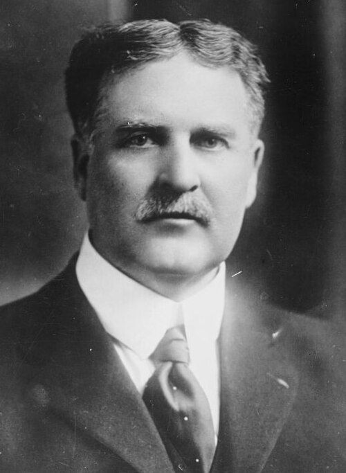 Black and white photo of Governor Lindsey.
